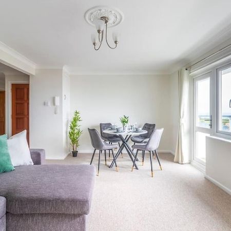 Panoramic Sea View Apartment Sleeps 4-Free Parking Bournemouth Eksteriør bilde