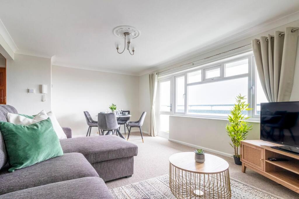 Panoramic Sea View Apartment Sleeps 4-Free Parking Bournemouth Eksteriør bilde